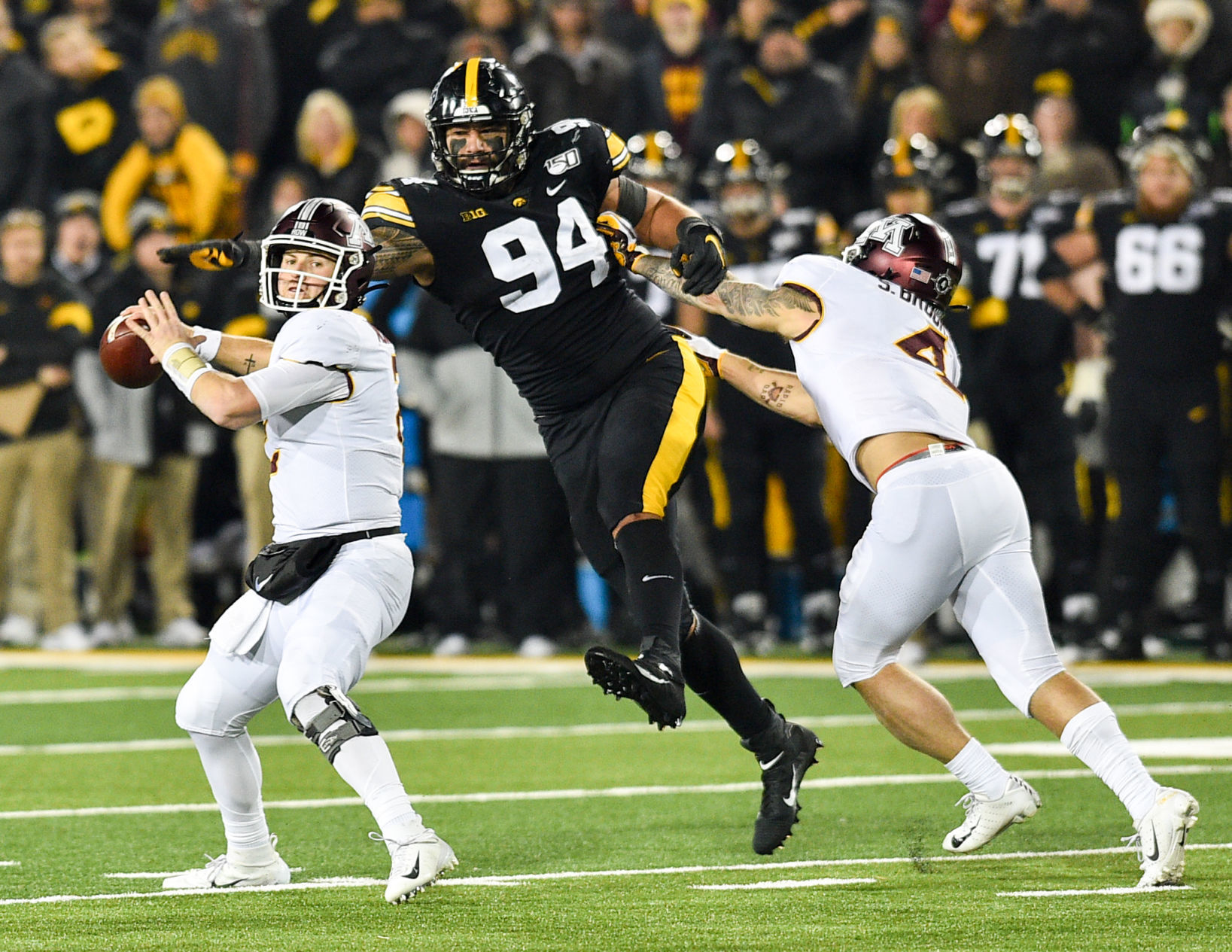 111619-qct-spt-iowa-minn-foot-034a.JPG